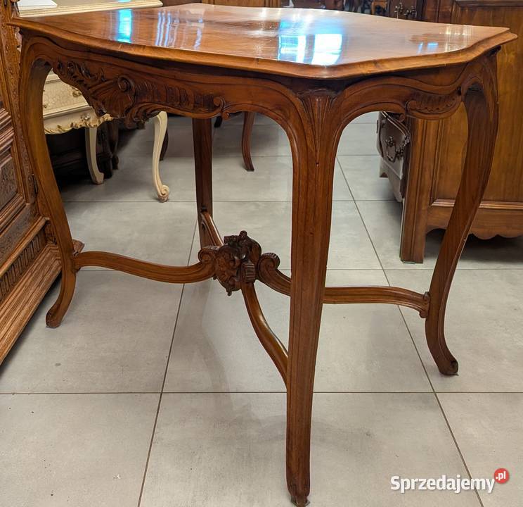 Piękny orzechowy nieduży stół ludwikowskisklep sprzedam