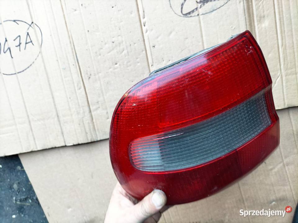 VOLVO V40 KOMBI LAMPA TYŁ TYLNA LEWA