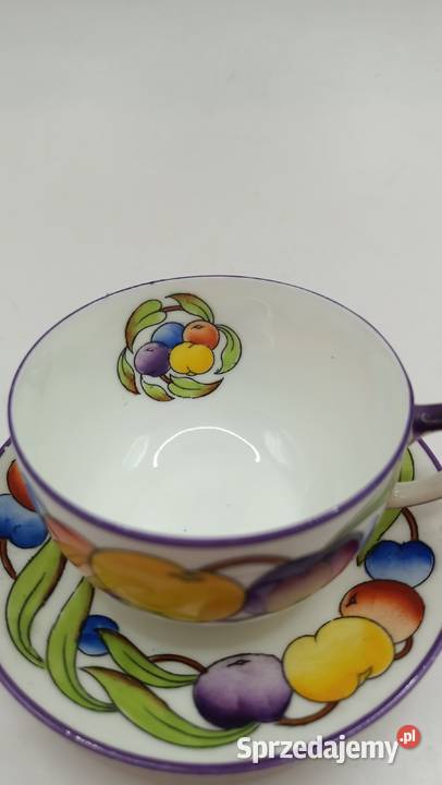 Filiżanka ze spodkiem mała owocowe zdobienie