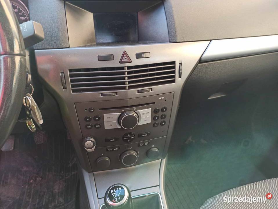 Opel Astra kombi2006kupiony w polskim salonie Kniażyce