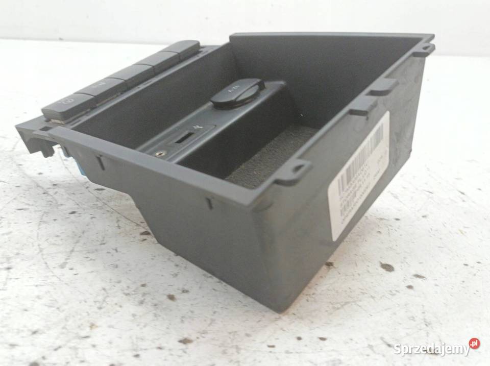 SCHOWEK GNIAZDO USB AUX 12V 5C 5G0035222E VW