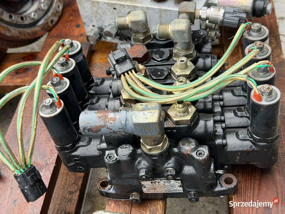 Rozdzielacz hydrauliczny czterosekcyjny sprzedam