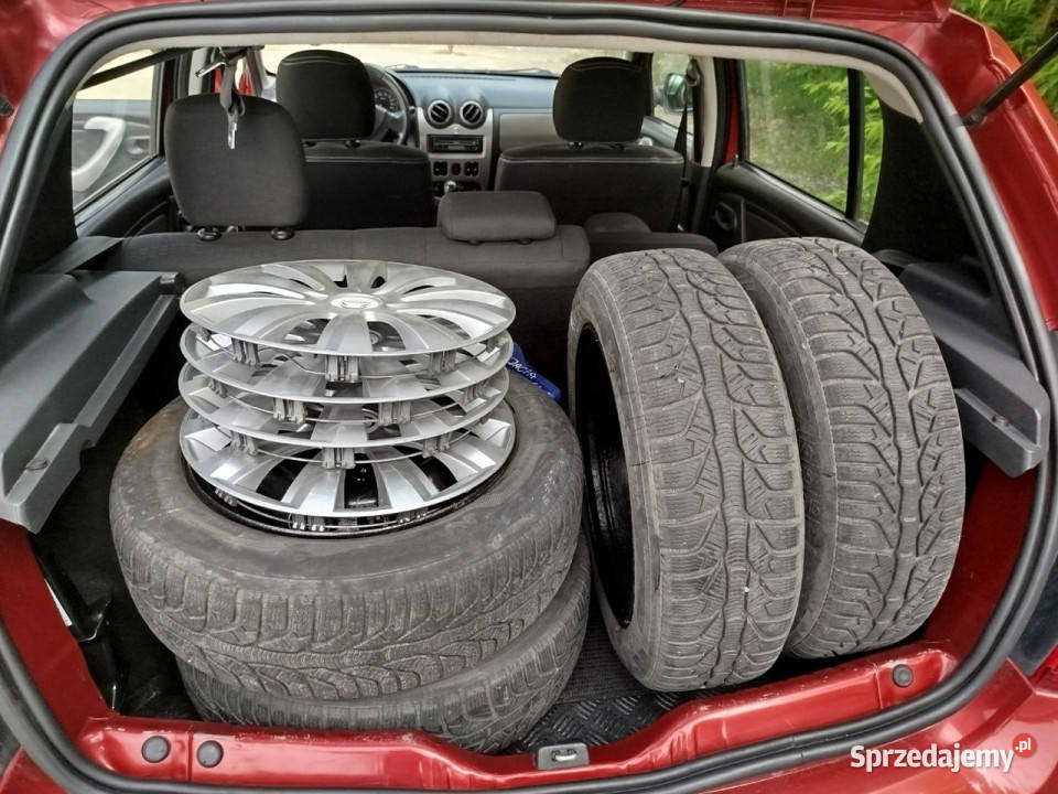 Dacia Sandero zarejestrowana wsiadać i jeżdzić