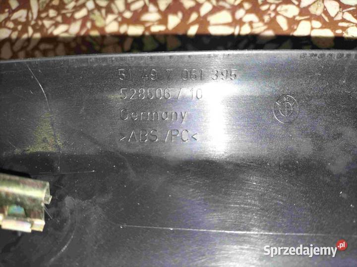 Listwa wewnętrzna klapy bagażnika lewej stronie osobowe Listwy i nakładki Poręba