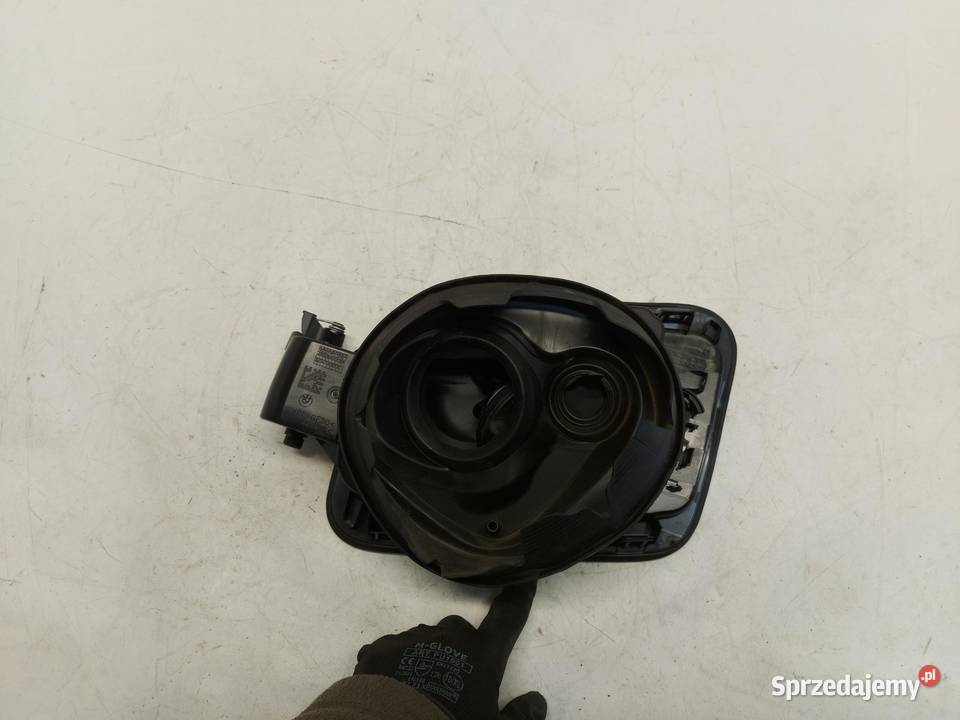 BMW 5 G60 530E xdrive Klapka wlewu paliwa A96