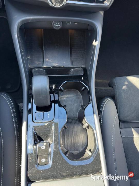 VOLVO XC40 B5 AWD MOMENTUM PRO 20 benzyna 250 Volvo