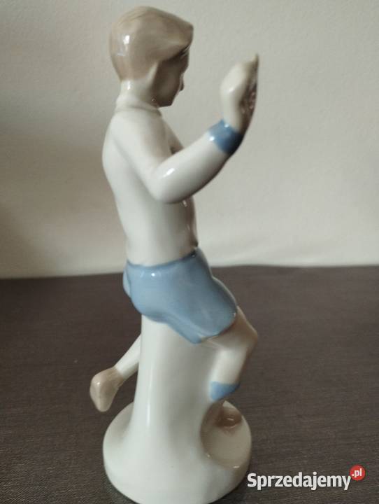 figurka porcelanowa sygnowana Porcelana i szkło Chorzów