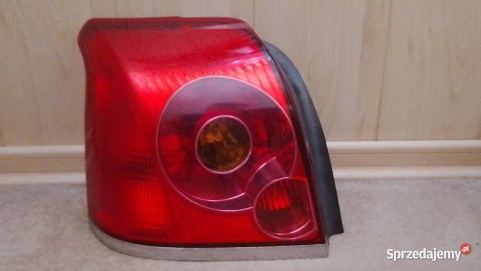 Lampa tylna Toyota Avensis T25 sedan strona lewa Wyszków sprzedam