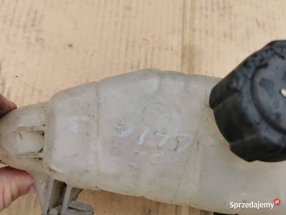 Zbiorniczek wyrównawczy zbiornik płynu Renault Sieraków