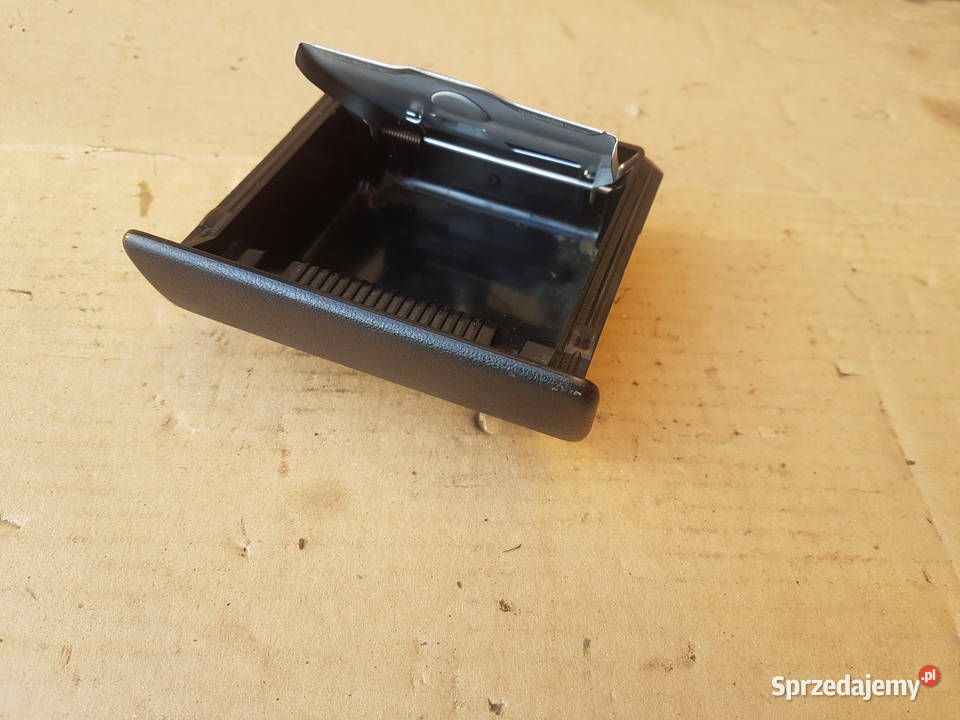 Suzuki Ignis FH 0003 popielniczka