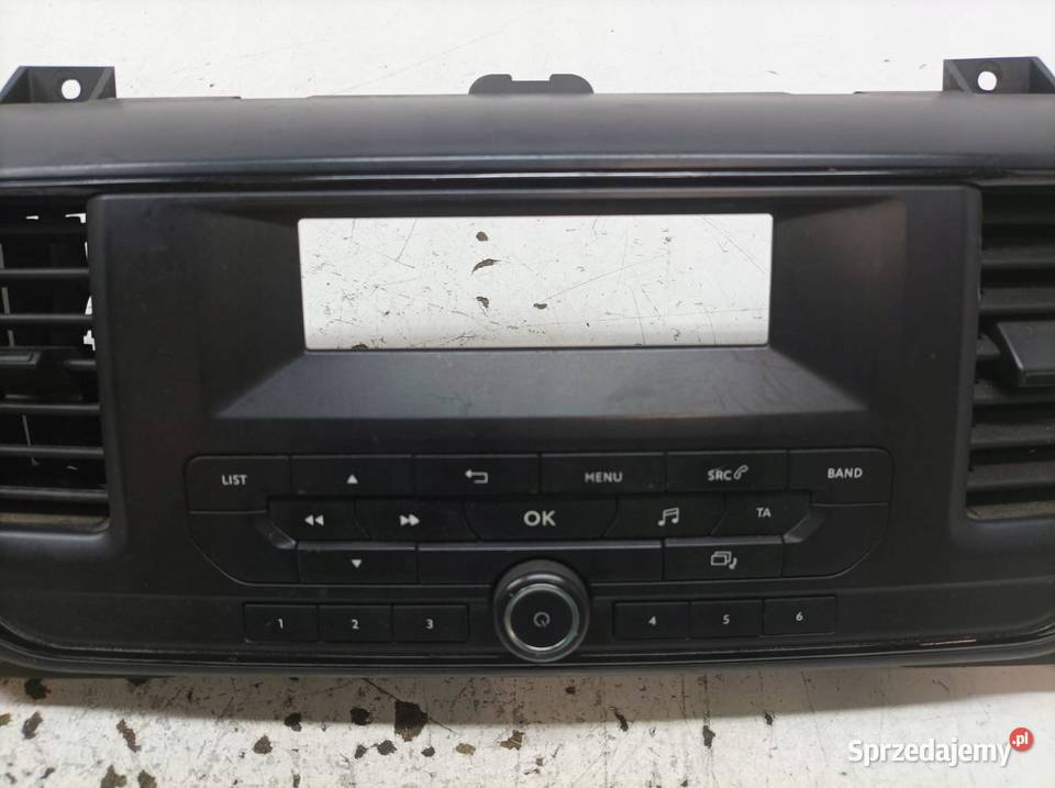 KRATKI NAWIEWU ŚRODKOWA PANEL RADIA 98120819ZD Rok produkcji 2018 sprzedam
