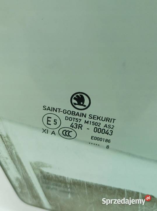 SZYBA DRZWI PRAWY PRZÓD Skoda Superb III 2015