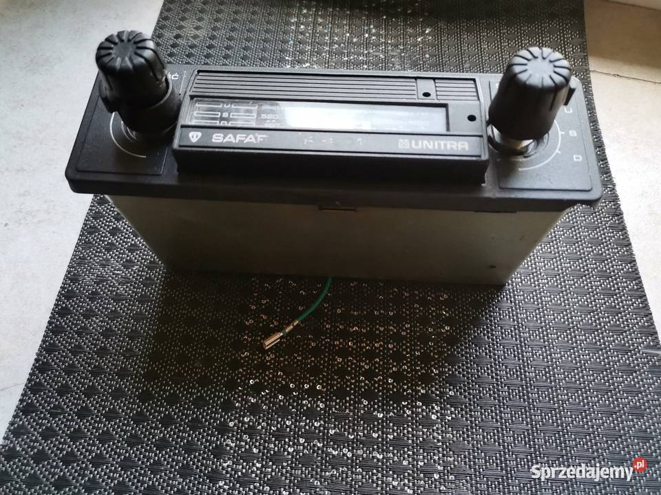 Radio Samochodowe Safari 6R 801 z czasów PRL u Kraków