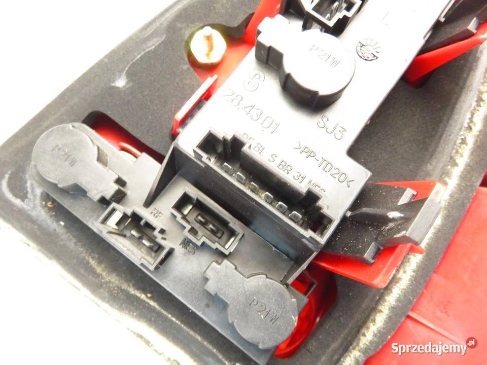 LAMPA LEWA TYLNA VW GOLF IV Variant