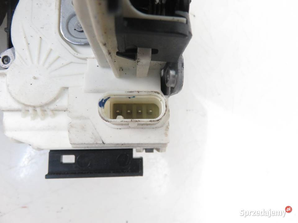 ZAMEK LEWY PRZEDNI MERCEDES C207 2047201535