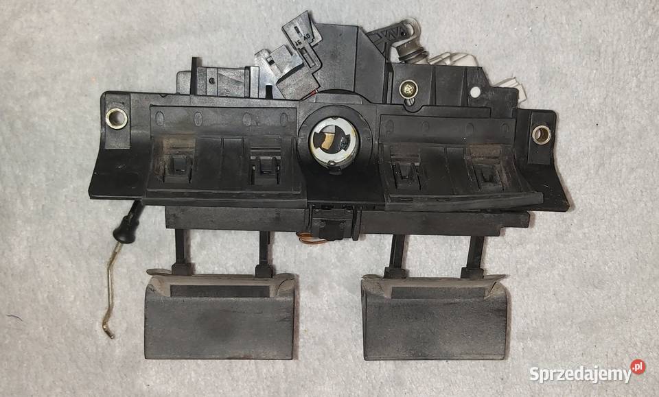 Klamka klapy bagażnika Audi A6 C5 4B0 827 565 H Klamki Części samochodowe Oława sprzedam