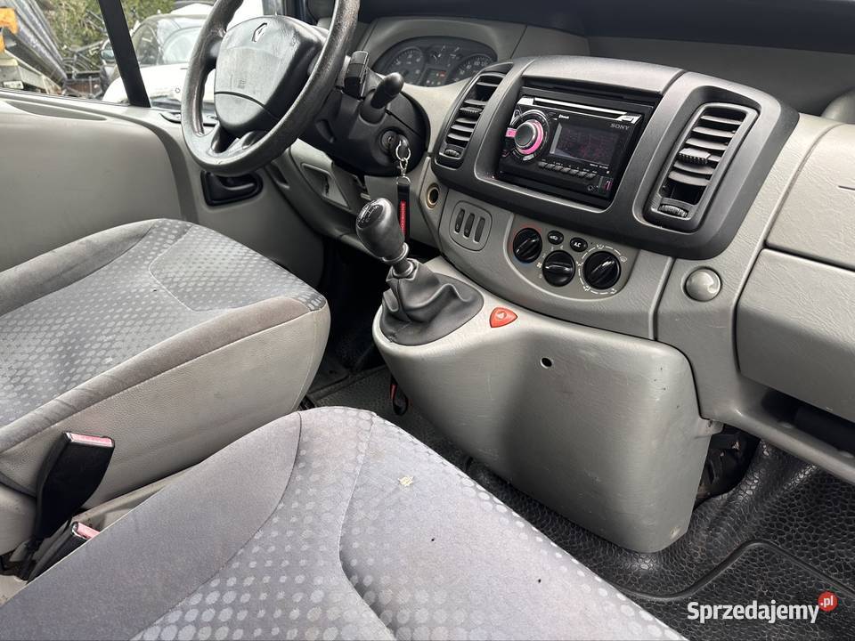 Renault Trafic 19 dci długi L2H1 klima hak 9 wspomaganie kierownicy