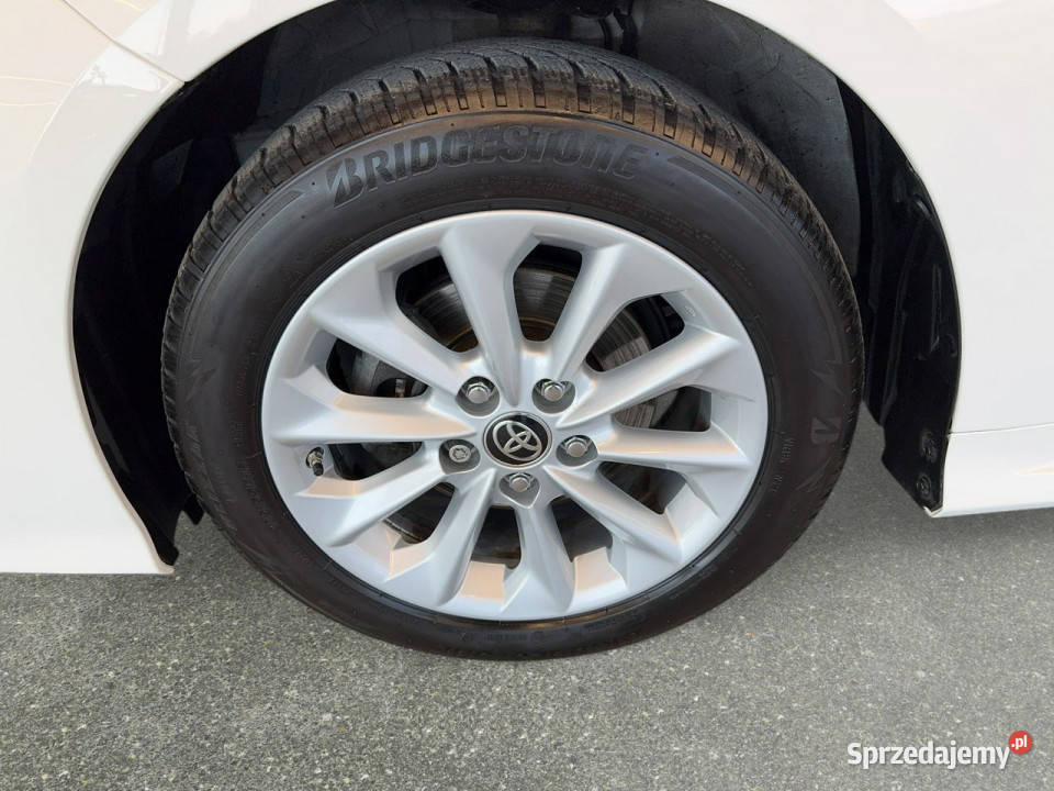 Toyota Corolla VAT 23 Comfort 15VVTi 125 M6 2022 światła przeciwmgielne Motoryzacja Myślenice