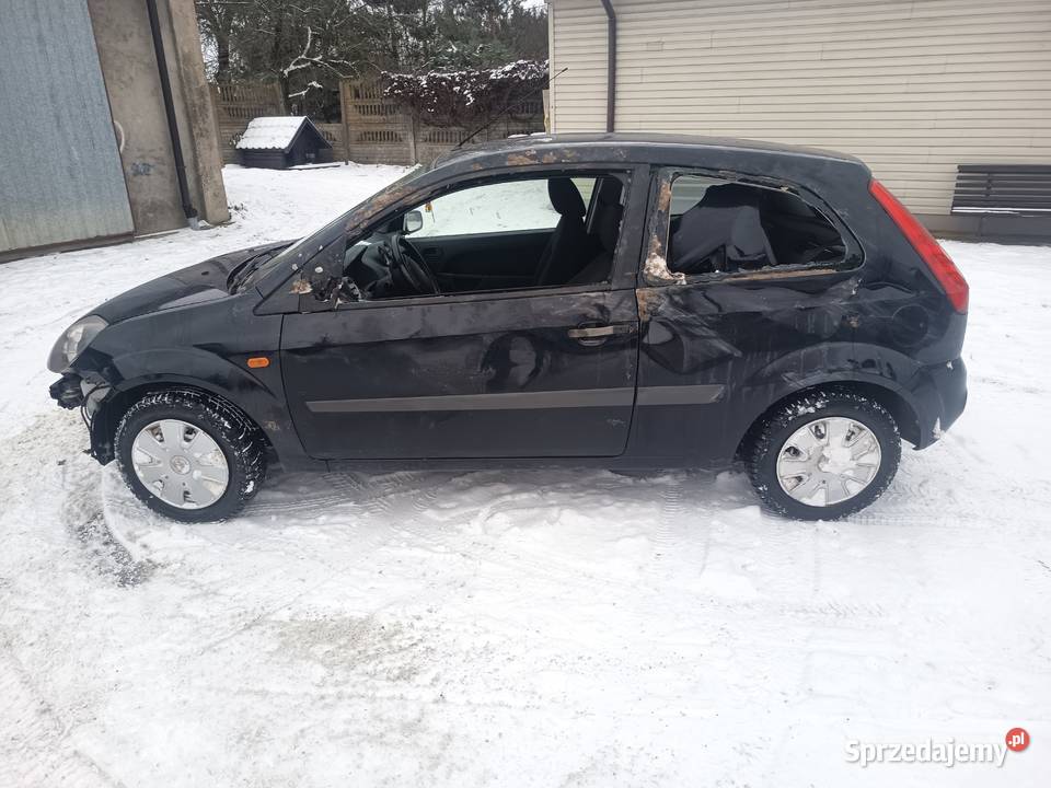 Ford Fiesta 13 Benz niski przebieg uszkodzony benzyna Fiesta Radom