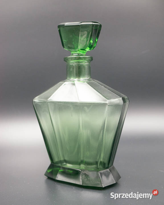 Piękna zielona karafka