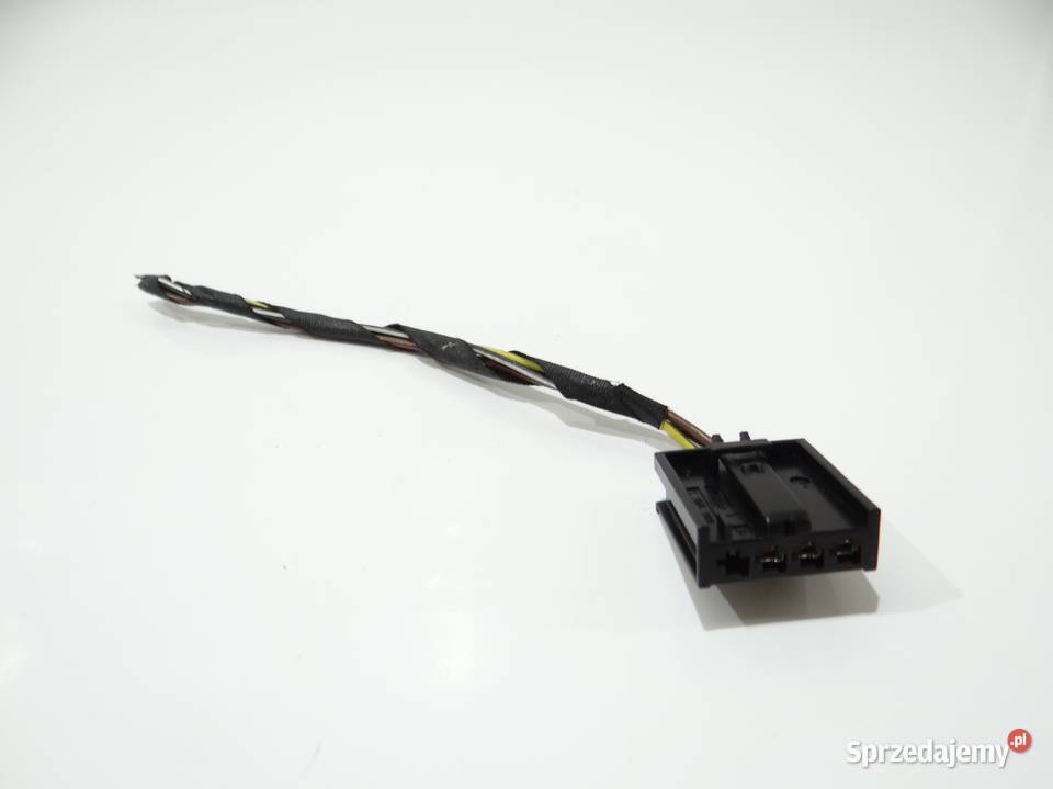 KOSTKA WTYCZKA LAMPY TYŁ W BŁOTNIK BMW E90 LCI Lampy tylne