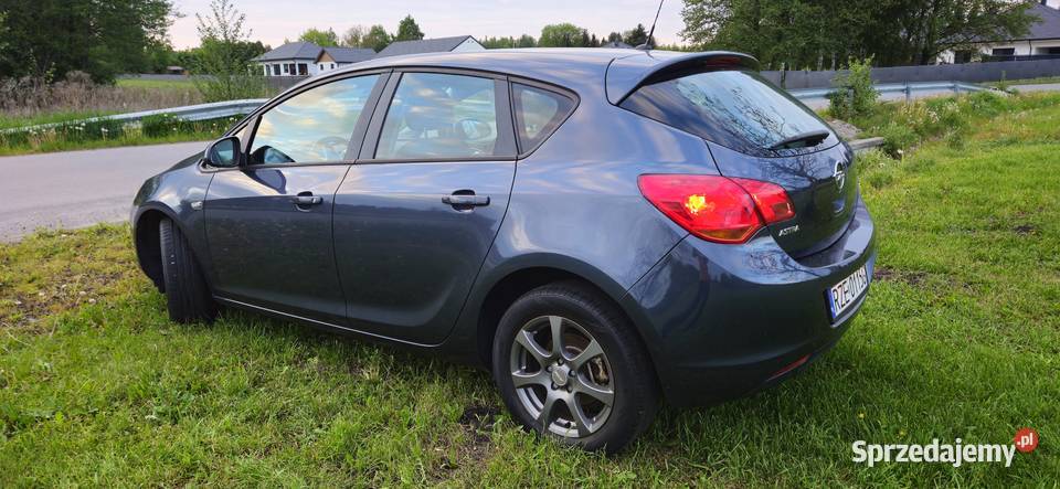 OPEL ASTRA J 2010 r 16 benz Rok produkcji 2010 Samochody osobowe podkarpackie Rzeszów