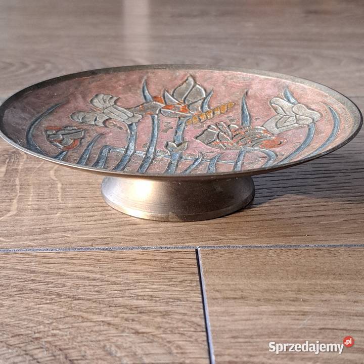 Dekoracyjna patera mosiężna z motywem kwiatowym Patery Patery dolnośląskie Domaszczyn