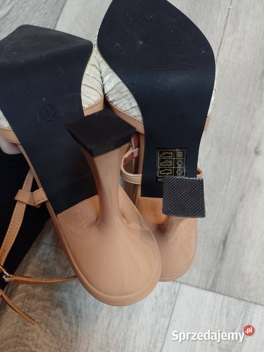 3940 Kremowo beżowe czółenka szpilki wieczorowe