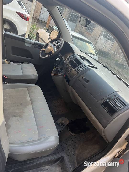 Volkswagen T5 Uszkodzony silnik Rok produkcji 2009 Motoryzacja Szczecin