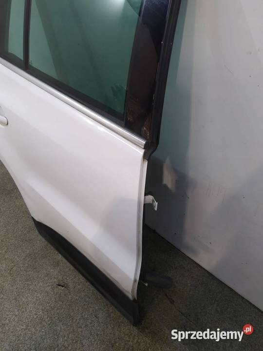 DRZWI PRAWE TYŁ BIAŁE VW Volkswagen Tiguan I