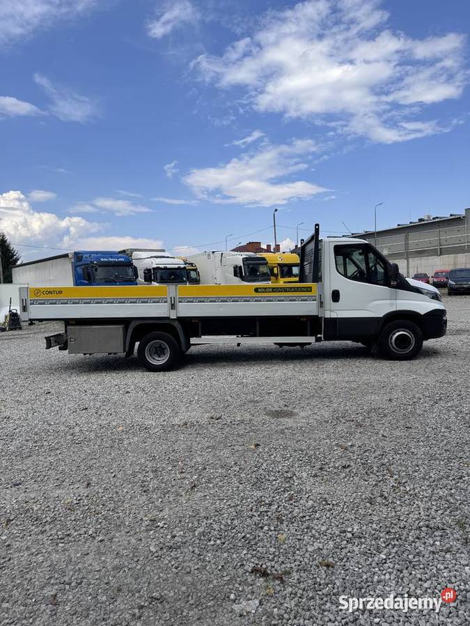 IVECO DAILY 30 2017 70C18 Rok produkcji 2017 Skrzynie z plandeką Rzeszów