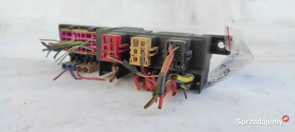 8L0 941 822 A BSI skrzynka bezpieczników GA14 Włoszczowa