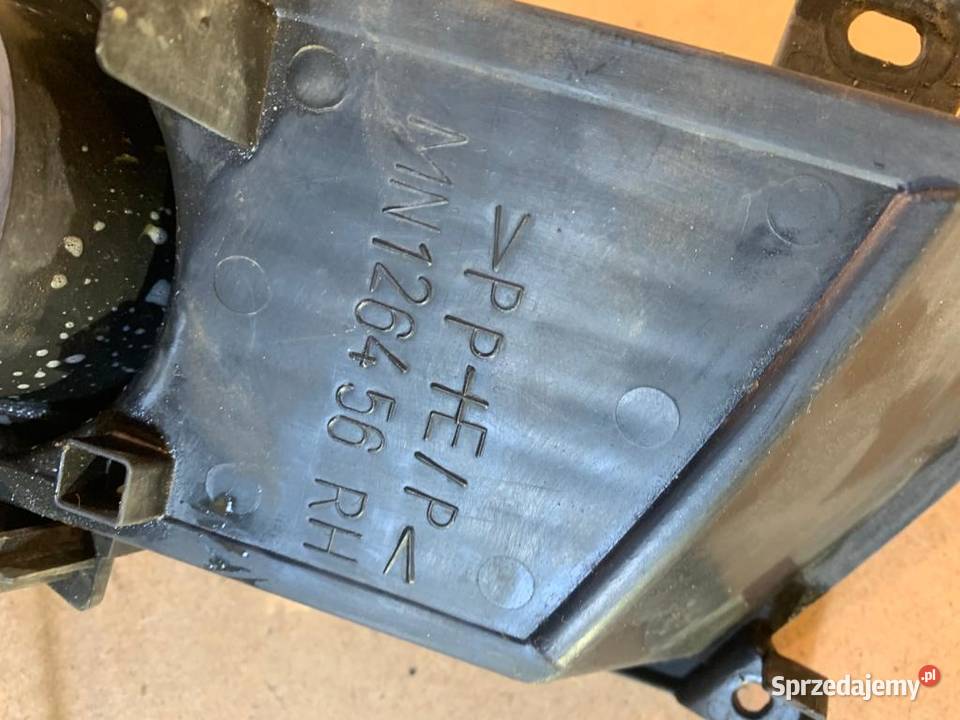 Ramka halogenu prawa mitsubishi lancer 0305 Karoseria Szczecin