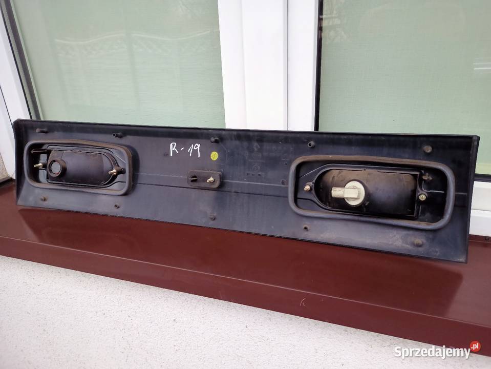 Renault 19 PH2 hatchback blenda na klapę Lampy tylne Sieradz