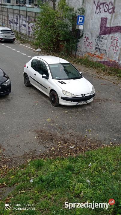 Auto ekonomiczne sprawne bez rdzy kupiony w polskim salonie Łask