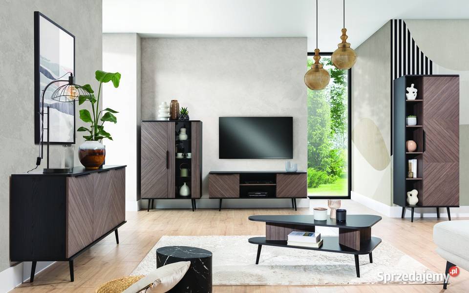 Trzydrzwiowa komoda 150 K3D z metalowymi nóżkami Wieruszów