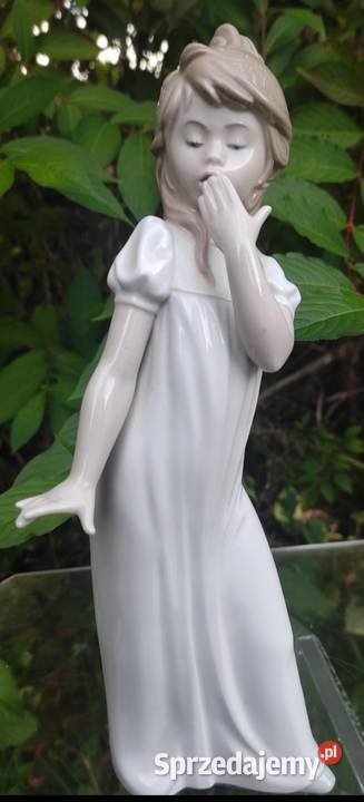 Figurka NAO z 1992 roku autorstwa Lladro Pabianice