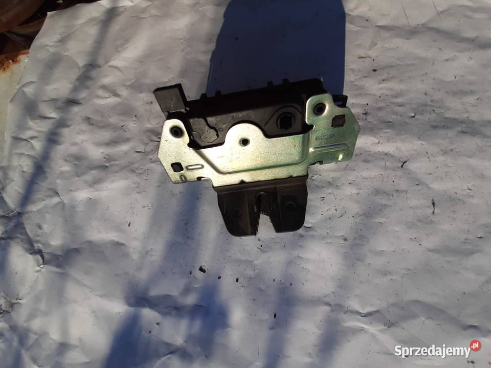 Opel Zafira B zamek klapy tylnej tył 13117285 Ksawerów