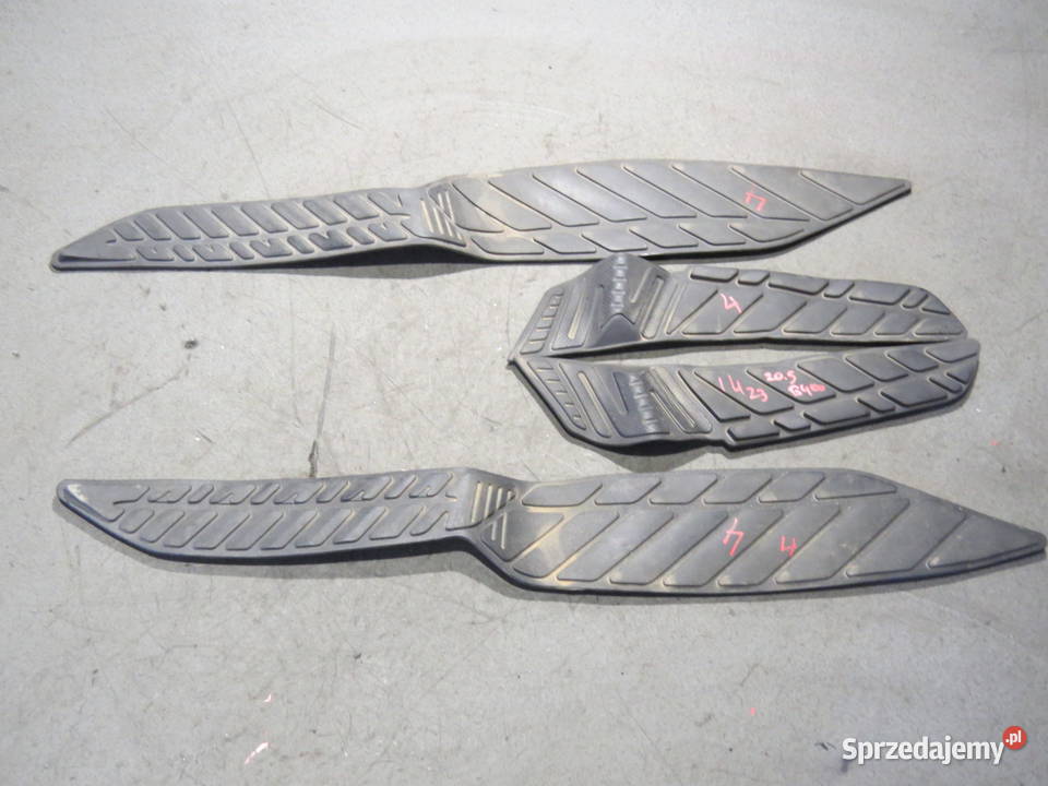 SUZUKI BURGMAN 400 2004 K4 250 gumy na nogi