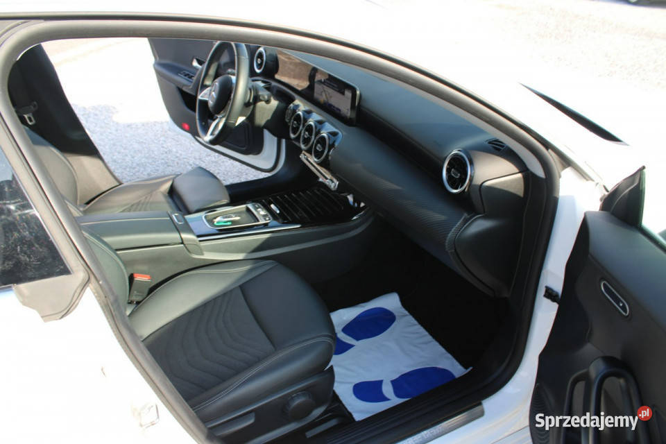 Mercedes CLA 200 Kamera Navi netto 103 985 PLN komputer pokładowy