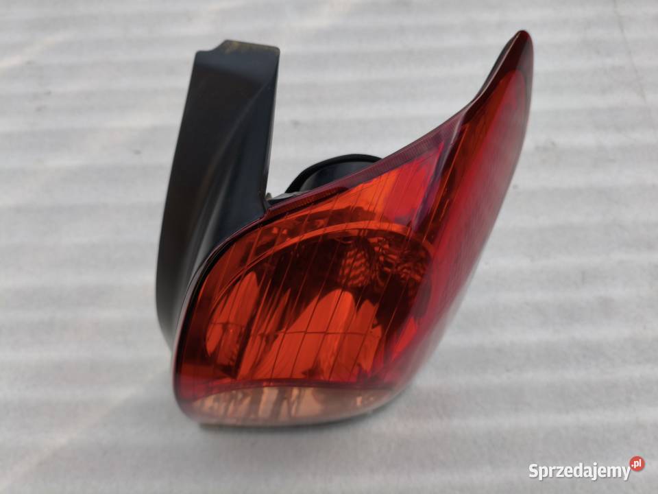 Lampa Prawy Tył Tylna Prawa Toyota Avensis T25 Wyszków