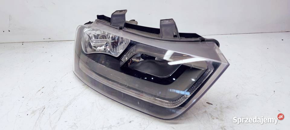 REFLEKTOR PRAWY ZWYKŁY AUDI Q3 8U 8U0941004N UK Lampy przednie śląskie Przystajń