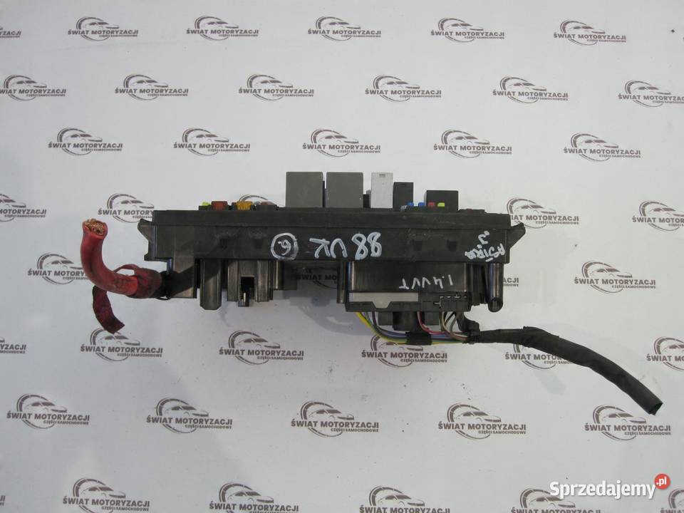 OPEL ASTRA J LIFT 14r skrzynka bezpieczników