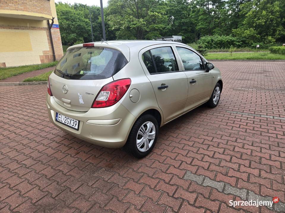 Opel Corsa D 12 benzyna 2009 nieuszkodzony Corsa Łódź