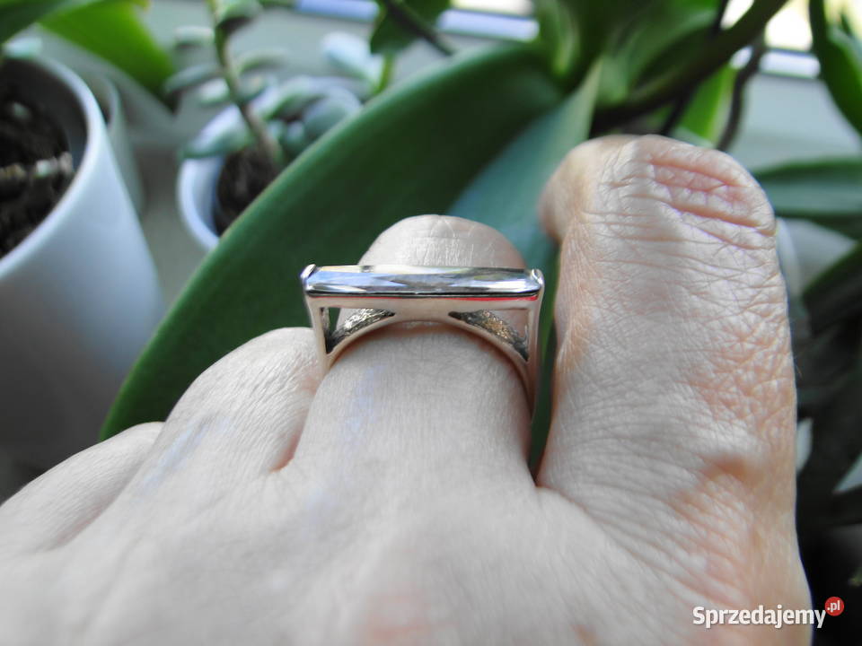 Ciekawy pierścionek srebro 925