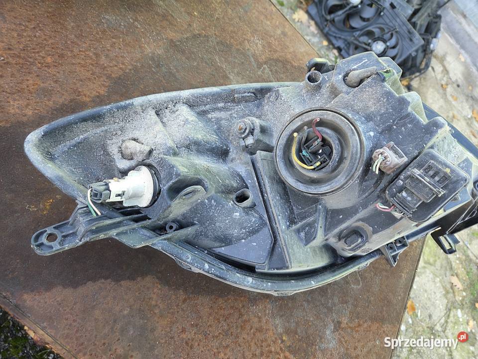 Lampy przednie Toyota Yaris 2 osobowe mazowieckie Łagów sprzedam