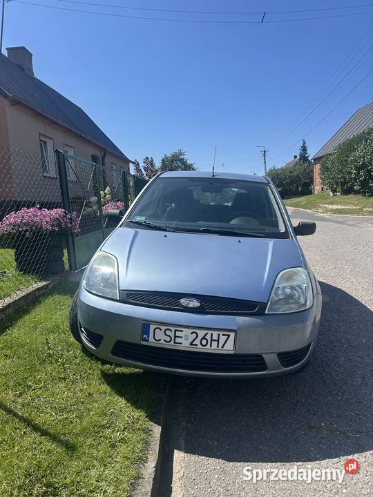 Ford fiesta niebiesko srebrny Fiesta Mała Cerkwica