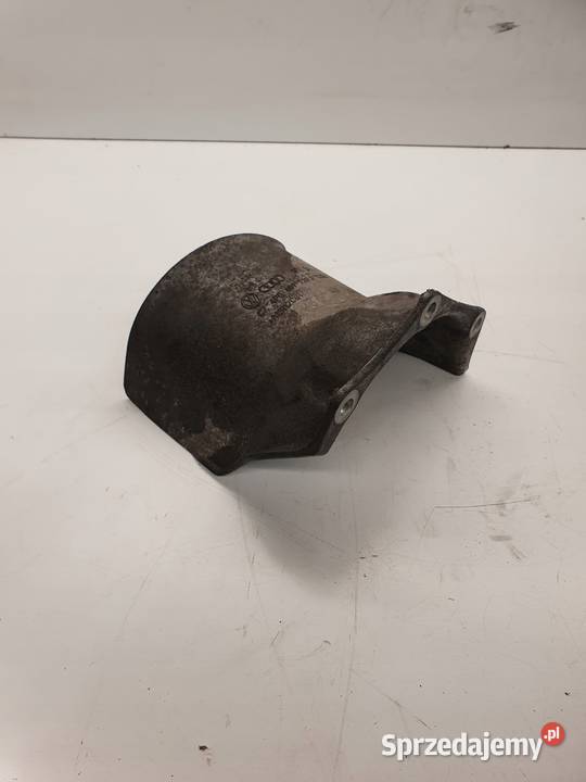 OSŁONA PÓŁOSI PRAWA AUDI A6 C6 4F0407720J 20 TDI osobowe Przystajń