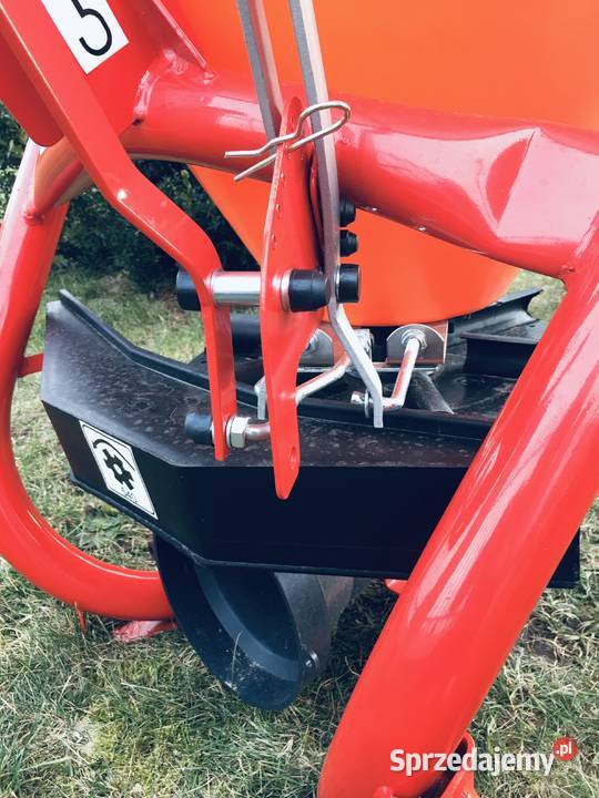 Rozsiewacz nawozów lejkowy 300 L TRANSPORT Rozsiewacze nawozów Zamość sprzedam
