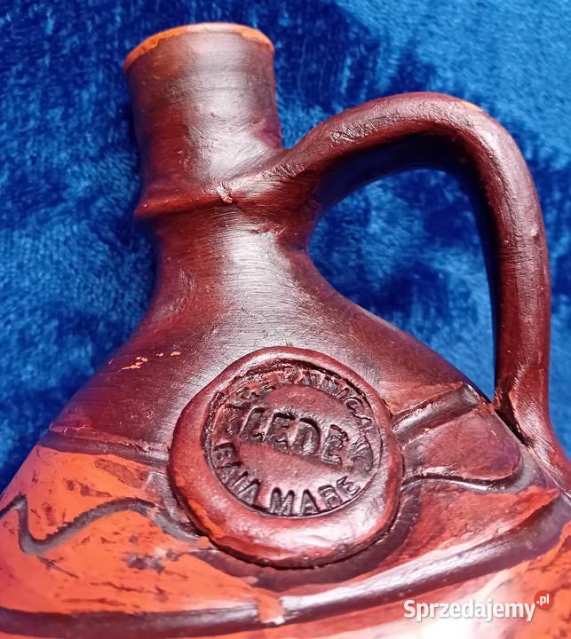 Ręcznie formowana karafka na 3 nóżkach Ceramica Koźminek